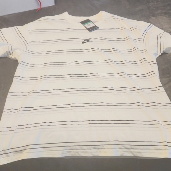 Mens Nike shirt Brand new with tag!! XL - Picture 1 of 2